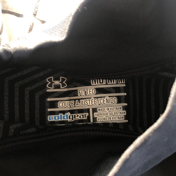 Under Armour top - Picture 3 of 4